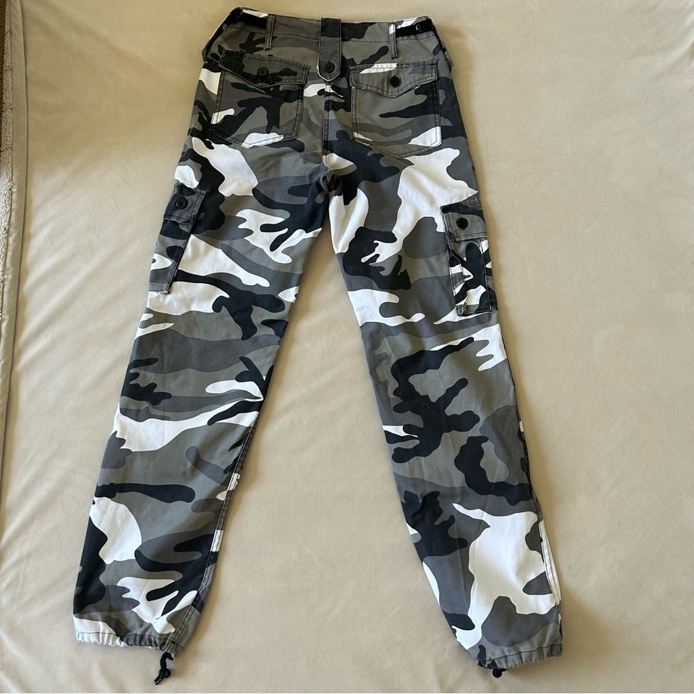 Urban Outfitters Camo Pants - Picture 2 of 7